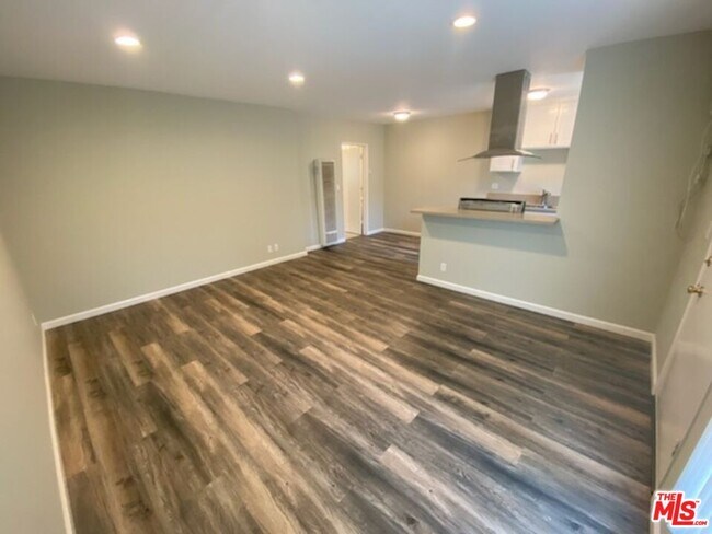 Foto del edificio - 7925 Vineland Ave