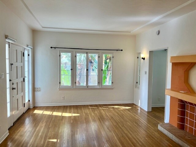 Front Room Window - 2013 N Beachwood Dr