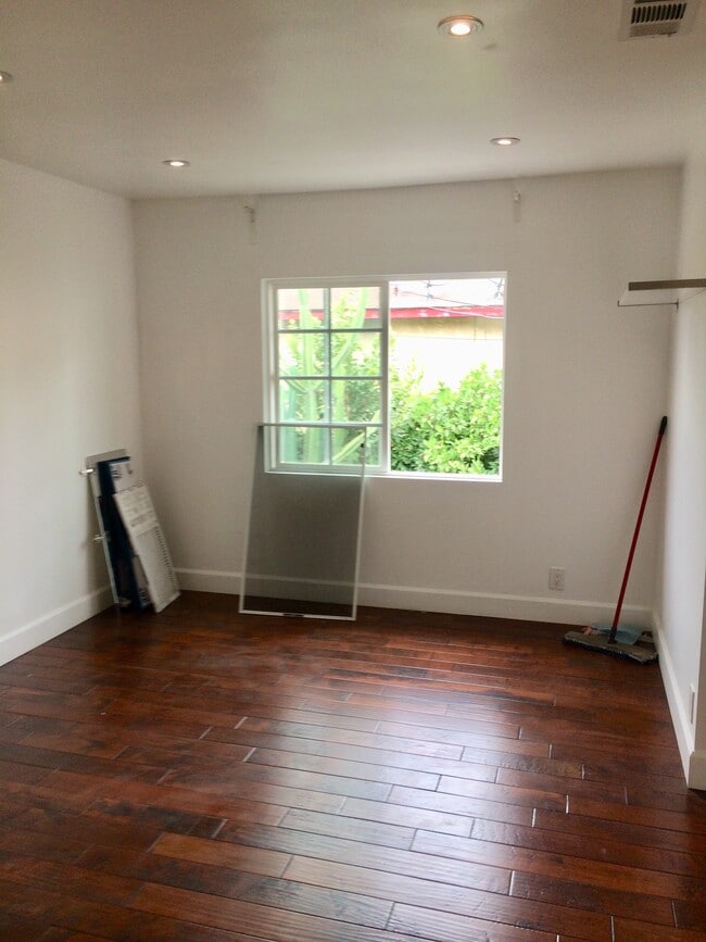 Master bedroom - 6109 Fountain Ave