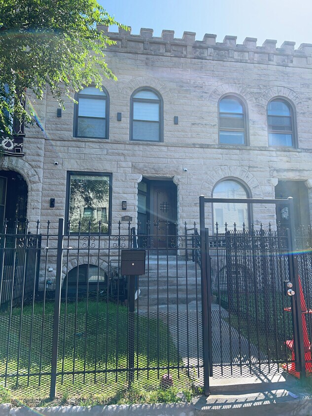 Primary Photo - 4415 S Berkeley Ave