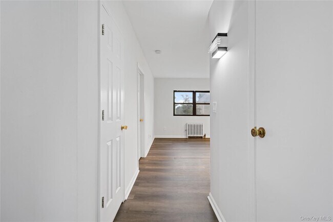 Foto del edificio - 240 Halstead Ave