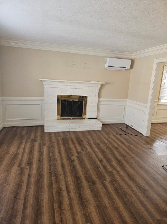 Building Photo - 813 Appleseed Ct