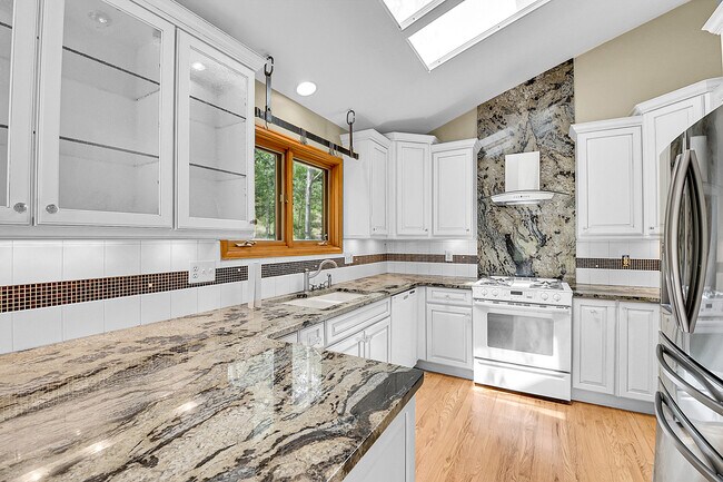 Building Photo - 5368 Evergreen Heights Dr