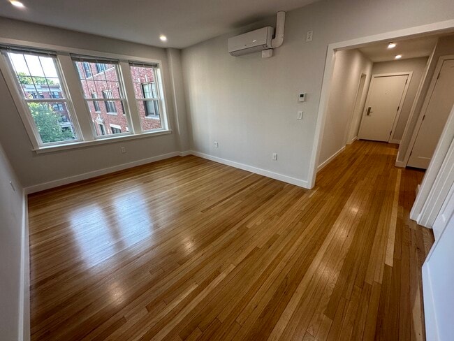 Building Photo - 15 Forest St