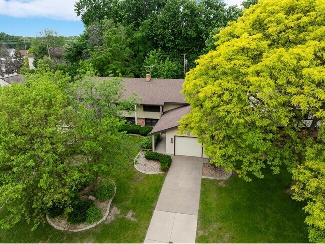 Building Photo - 3308 Roosevelt Ct NE