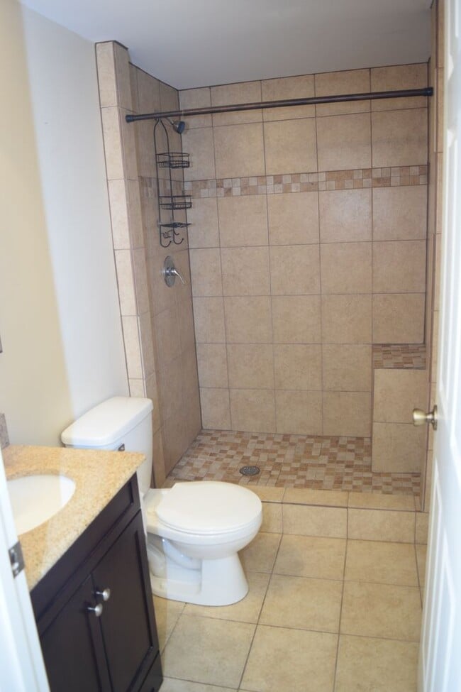 Building Photo - Spacious 3-Bedroom, 3-Bath Home with Bonus...