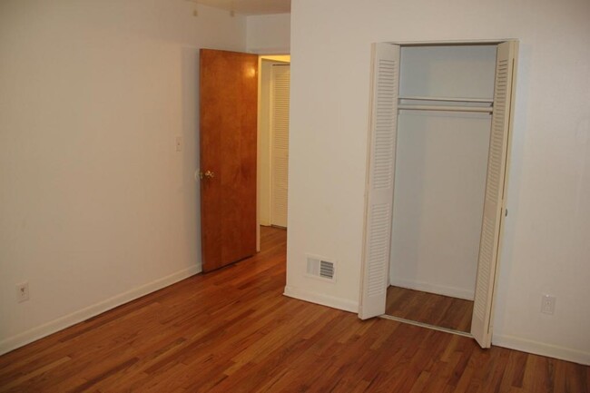 Building Photo - 6889 Country Lane
