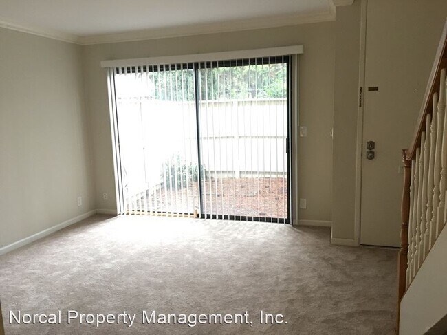 Building Photo - 2 br, 1.5 bath House - 3013 Kaiser Dr #B