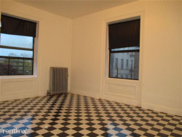 Building Photo - 2600 Creston Ave