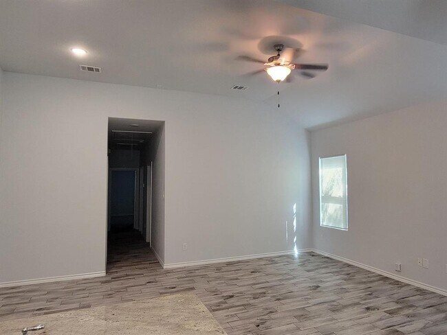 Building Photo - 4629 Sunflower St