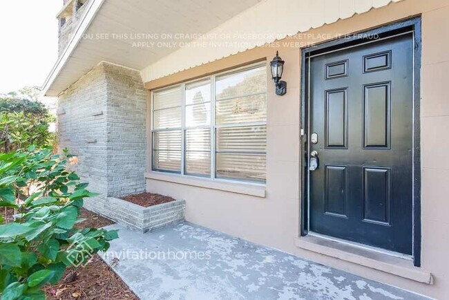 Building Photo - 4315 19th Ave W