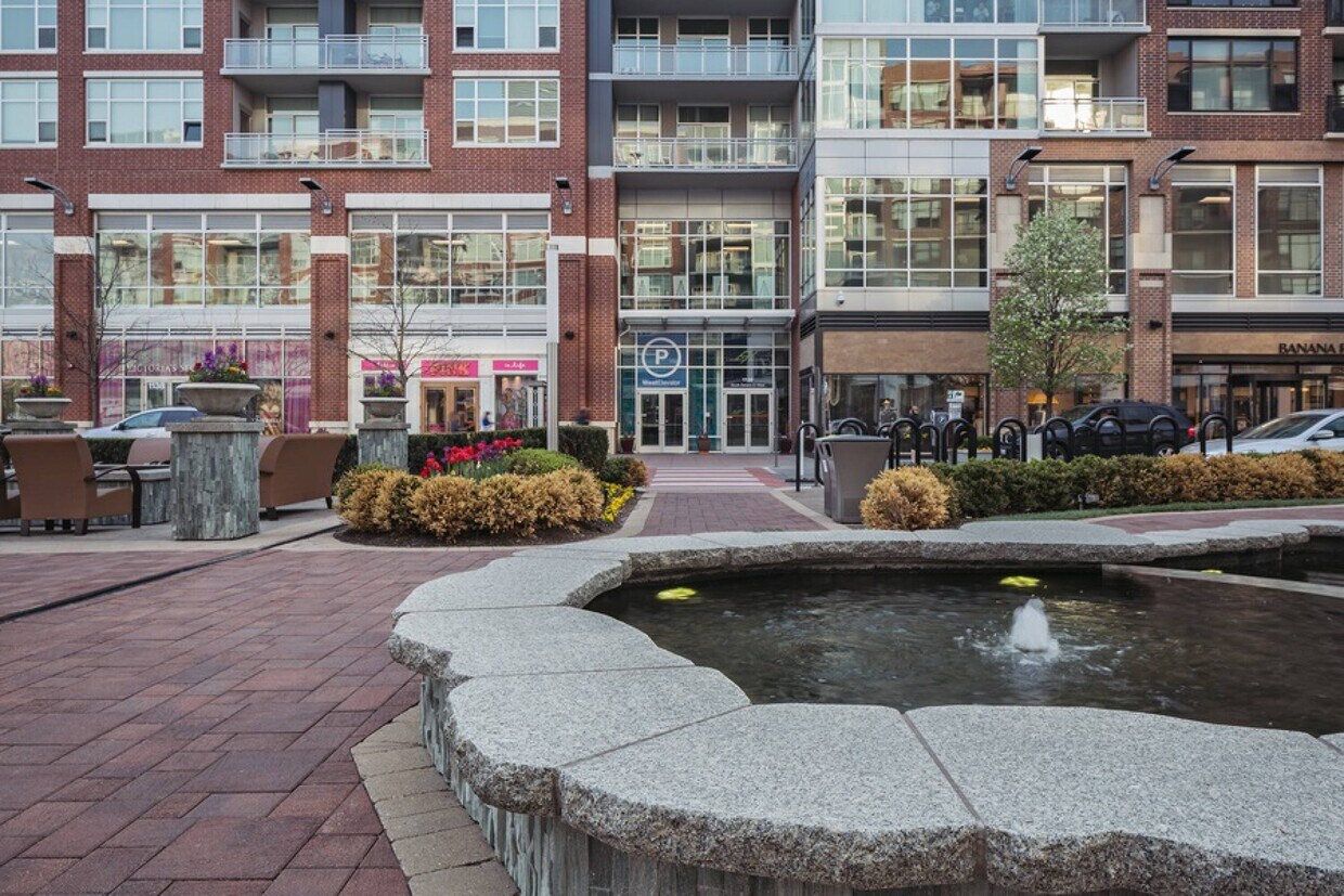 Foto del edificio - 1135 S Delano Ct E