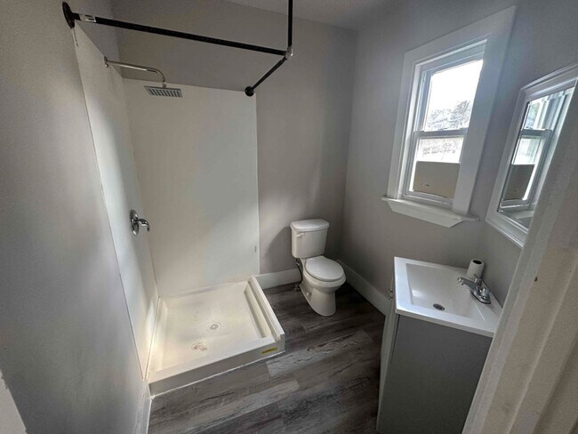 Foto del edificio - 1351 Logan Ave NW