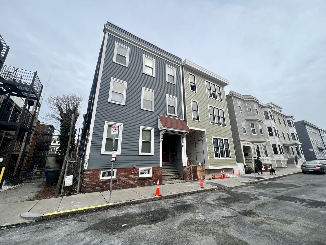 Primary Photo - 41 Washburn St