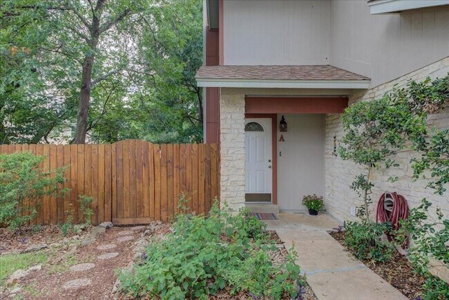 Foto del edificio - 6903 Winedale Dr