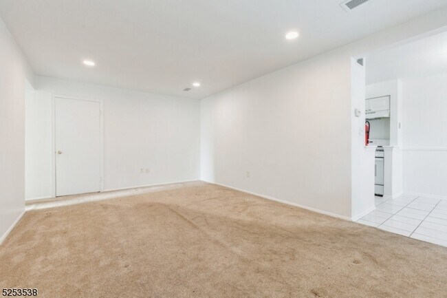 Foto del edificio - 1300 Rock Ave