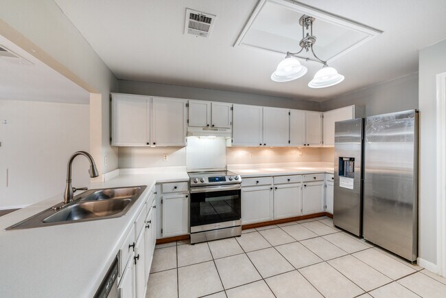 Building Photo - 6858 Celes Meadow Dr