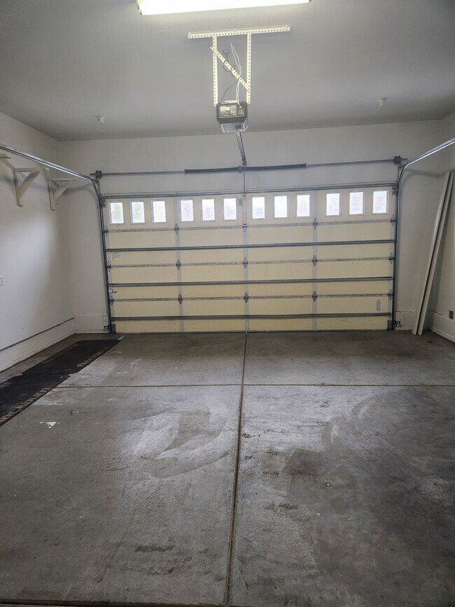 Foto del edificio - Great Santa Rosa Neighborhood 3 Bedroom, 2.5 Bathrooms