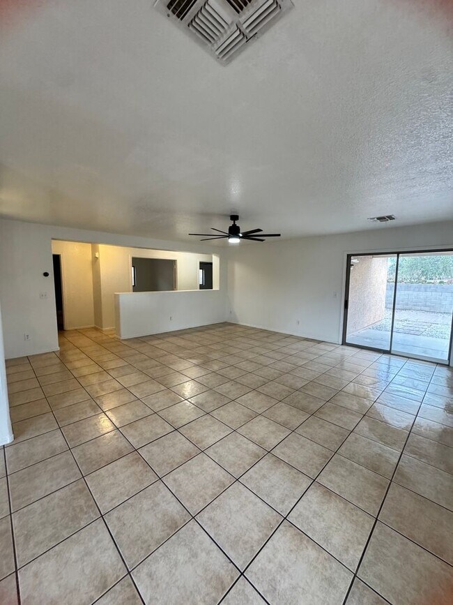 Building Photo - Casa Grande 3 bedroom 2 bath