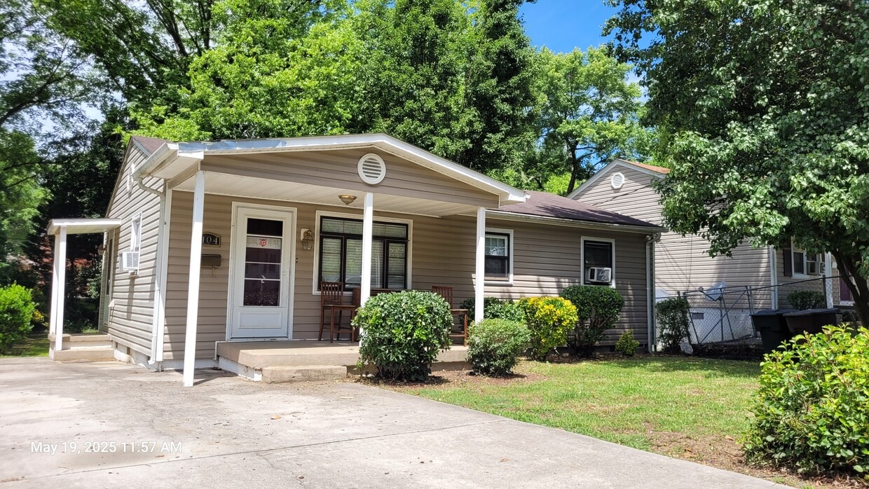 Primary Photo - 1104 Logan St