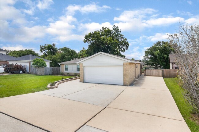 Foto del edificio - 12757 Lake Conroe Hills Dr