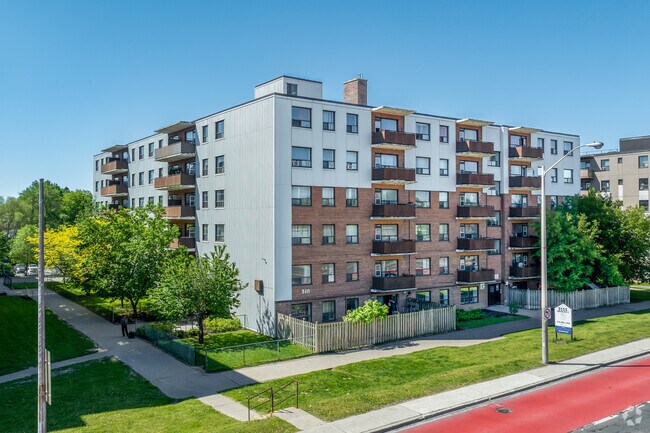 Photo du bâtiment - 3111 Eglinton