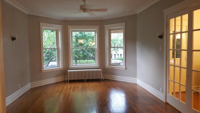 Building Photo - 5829 N Kenmore Ave