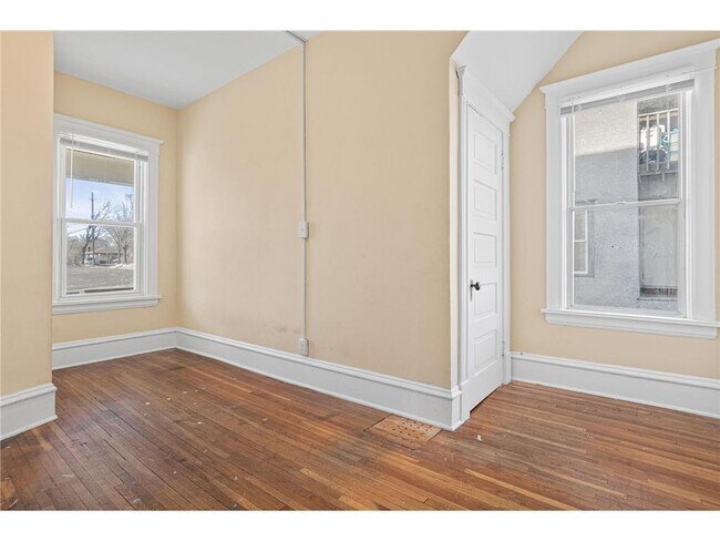 Foto del edificio - 2222 N Girard Ave