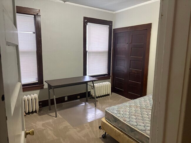 Foto del edificio - 517 E State St