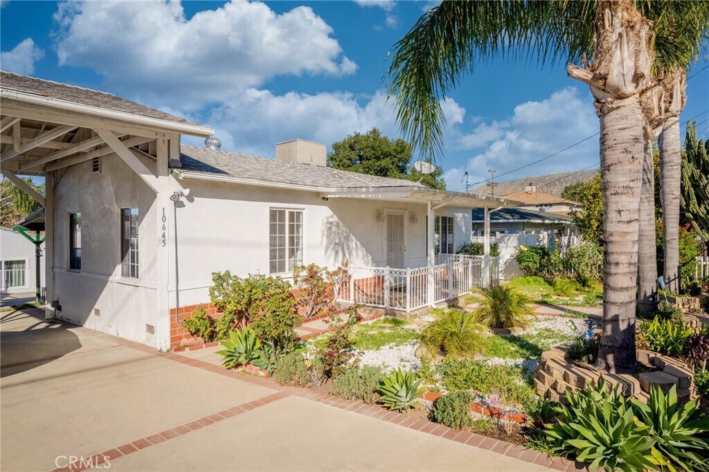 Foto principal - 10645 Mather Ave