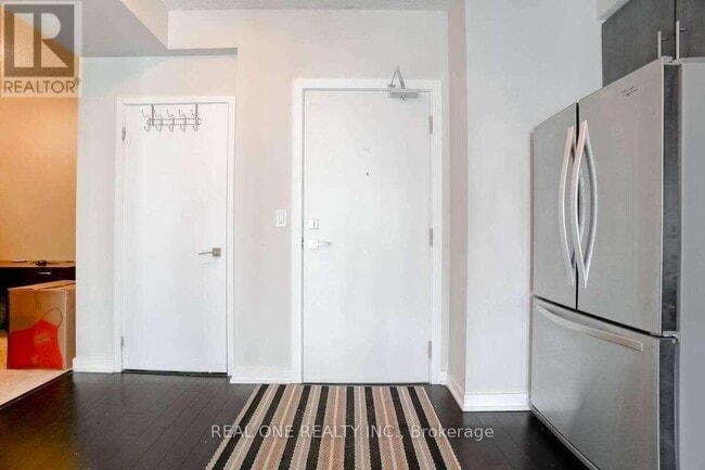 Building Photo - 510-2510 Curran Place