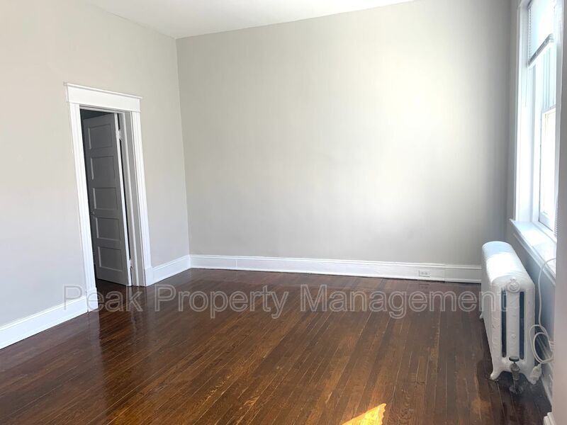 Building Photo - 401 North Davis Ave