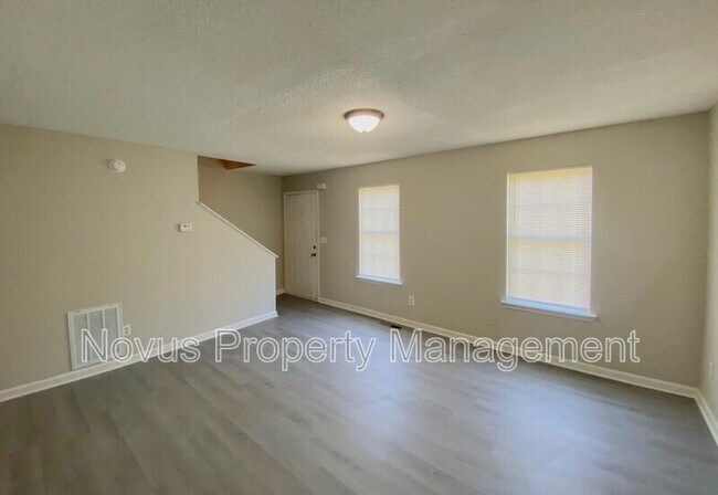 Foto del edificio - 176 Smith Ave
