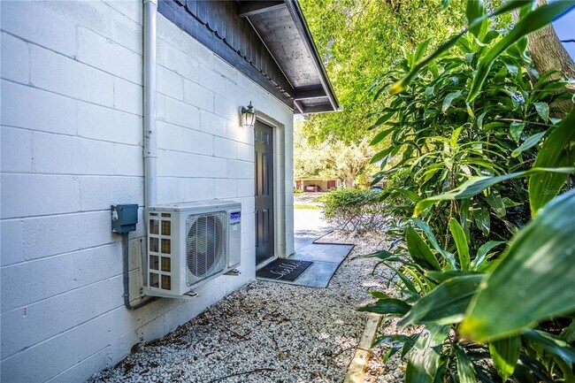 Foto del edificio - 1213 Corbett Ln