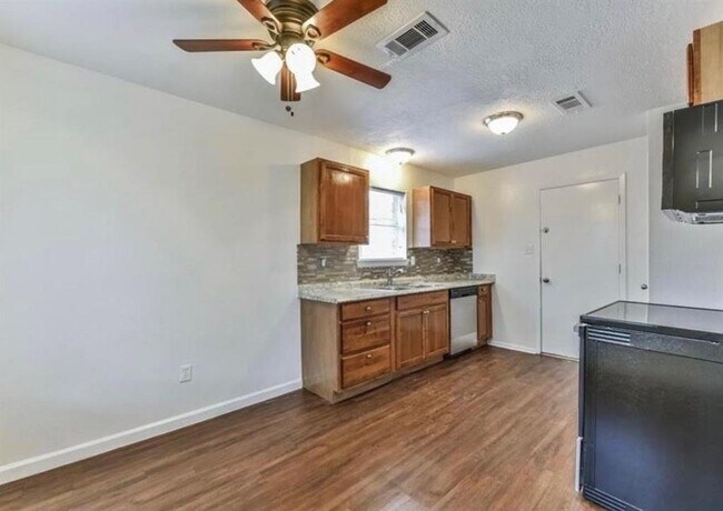 Building Photo - 4835 E Ridge Creek Dr