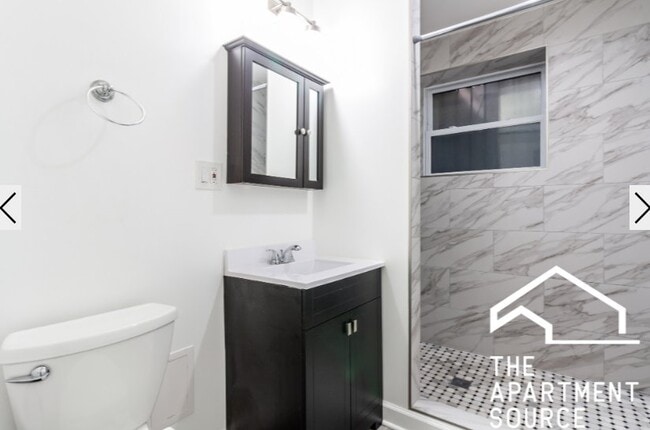 Building Photo - 726 W Roscoe St