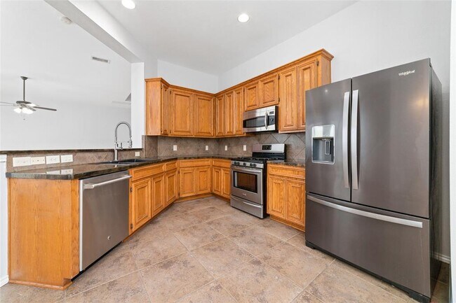 Building Photo - 14855 Tuttle Point Dr