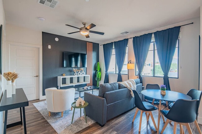 Building Photo - 15501 N Dial Blvd