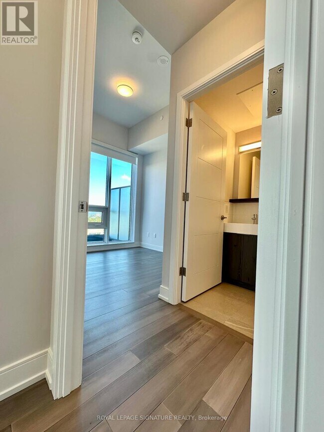 Photo du bâtiment - 2525 Bathurst St