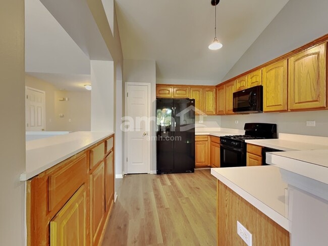 Building Photo - 2990 Waters Edge Cir