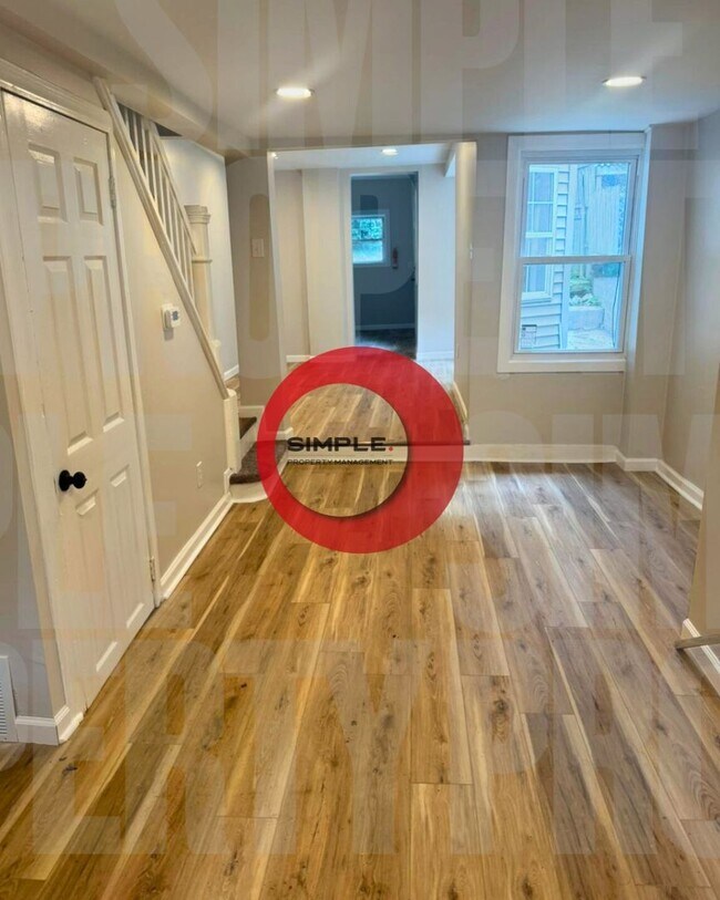 Foto del edificio - Two-bedroom one bath house with off street...