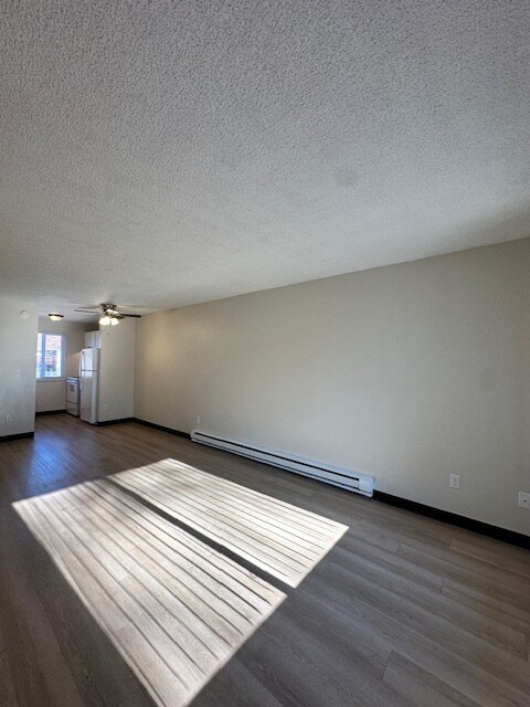 Foto del edificio - 2-Bedroom Upstairs Corner Unit; 1-Bath