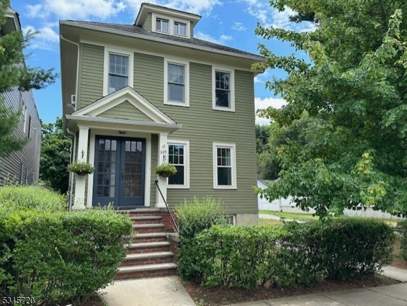 Primary Photo - 205 N Fullerton Ave
