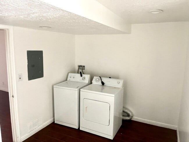 Building Photo - 3079 Lehman Ave