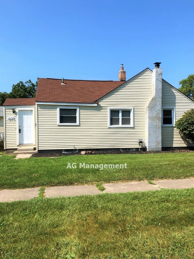 Primary Photo - 273 W Columbia Ave
