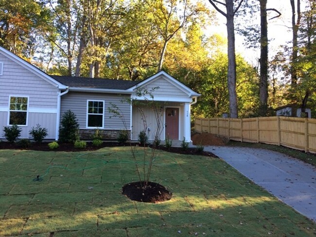 Building Photo - Contemporary Duplex in Prime Downtown Cary...
