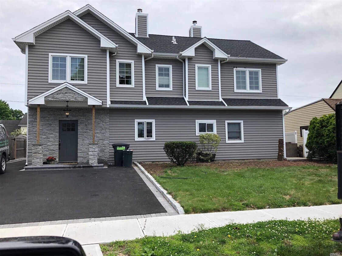 Primary Photo - 49 Sprucewood Dr