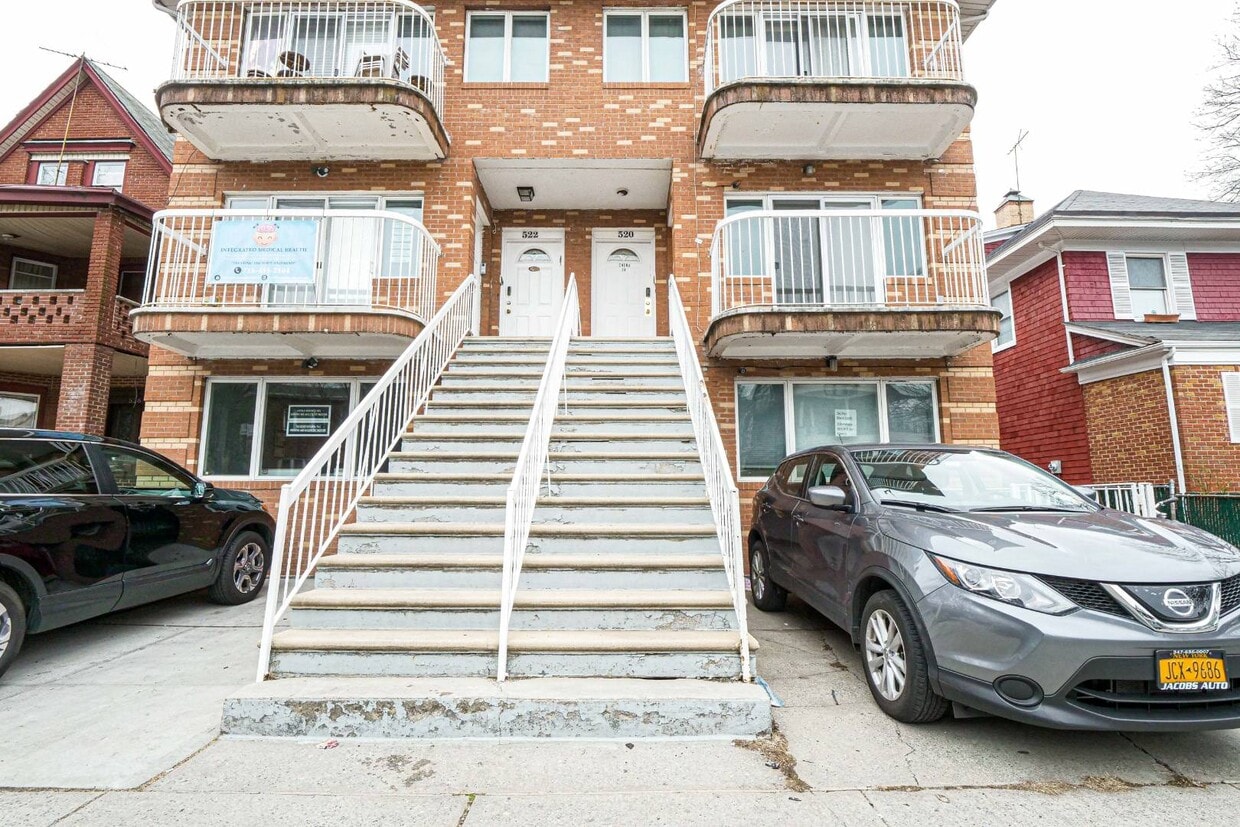 Primary Photo - 520 E 9th St