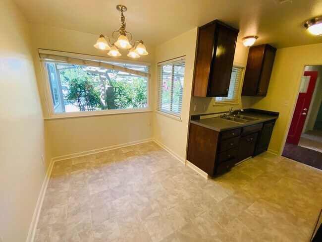 Foto del edificio - Charming Elk Grove Home