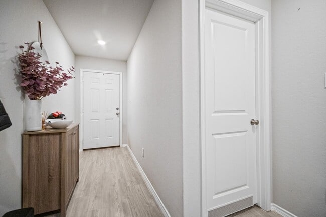 Building Photo - 5706 Elm Valley Dr